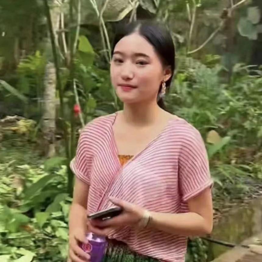 夕阳映照下的宁夏古城墙剪影